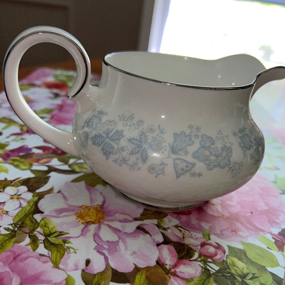 Royal Doulton Meadow Mist Creamer - Picture 7 of 12